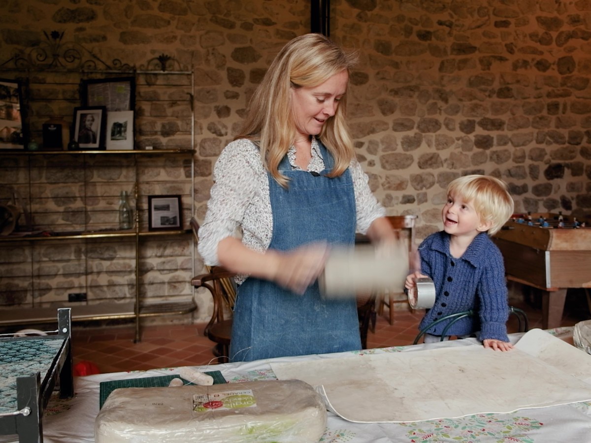 Making handmade tiles from scratch for the entire&nbsp;château